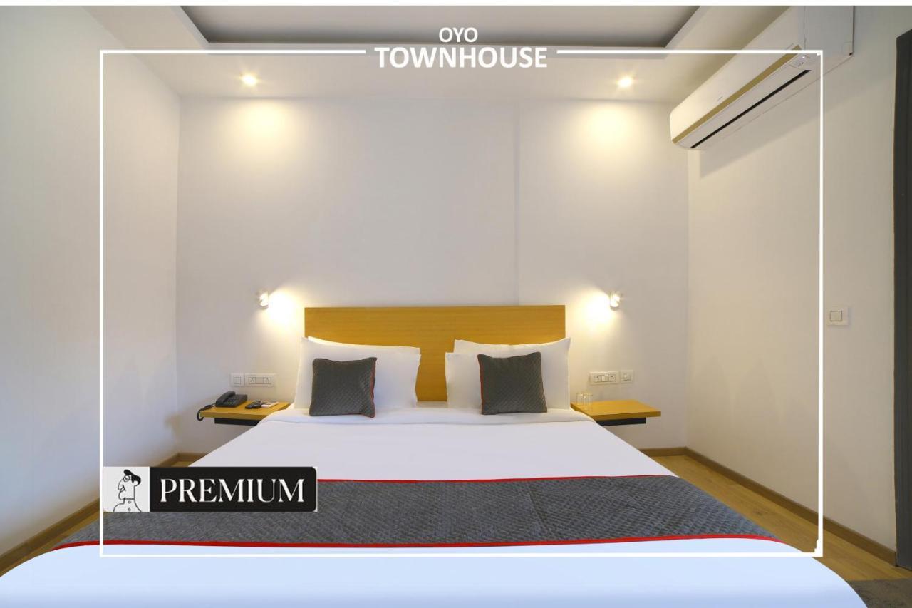 ホテル Oyo タウンハウス 120 スシャント ロク グルガウン エクステリア 写真